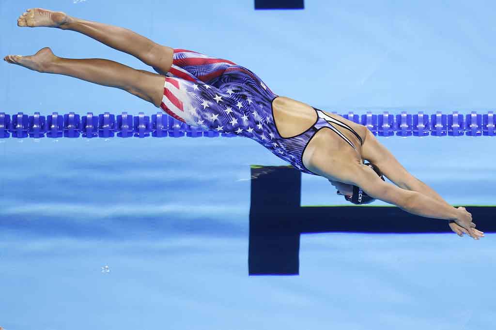 Tetapi, pelatih renang AS Greg Meehan, Ledecky tidak terpengaruh oleh semua hal itu dengan tetap berpegang kepada rencananya sendiri, semakin baik dari hari ke hari. 