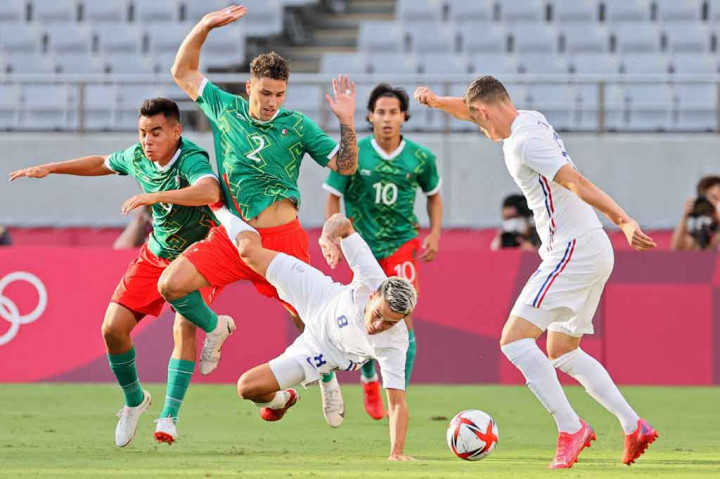 Pertandingan berjalan intenst sejak awal laga. Kedua tim sama-sama menciptakan peluang, namun belum berbuah gol. Skor 0-0 bertahan hingga jeda.