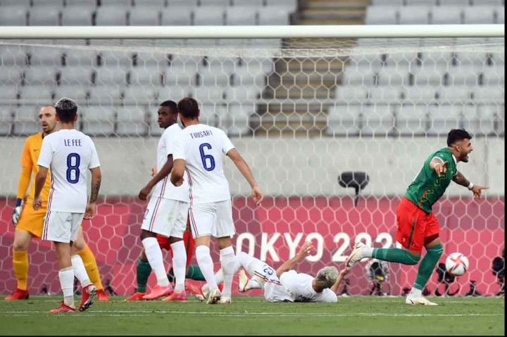 Meksiko akhirnya berhasil memecah kebuntuan saat babak kedua baru berjalan dua menit. Berawal dari umpan terukur Diego Lainez dari dalam kotak penalti, Alexis Vega mampu menyundul bola dengan tenang untuk mengoyak gawang Prancis yang dikawal Paul Bernardoni.