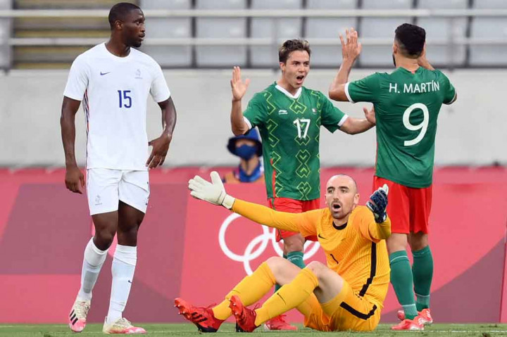 Meksiko berhasil menggandakan keunggulan pada menit ke-54 lewat sepakan keras Sebastian Cordova dari dalam kotak penalti memanfaatkan umpan matang Carlos Rodriguez.