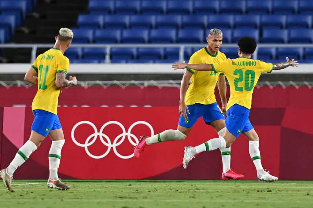 Delapan menit berselang Richarlison berhasil mencetak hattrick lewat sepakan melengkungnya ke tiang jauh. Skor berubah menjadi 3-0.