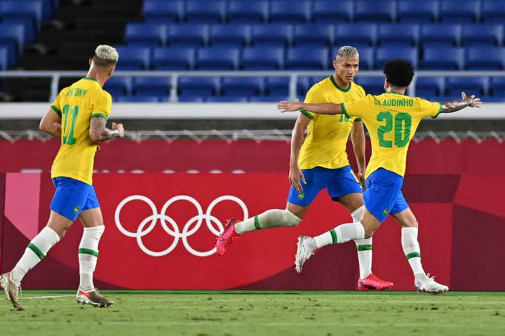Delapan menit berselang Richarlison berhasil mencetak hattrick lewat sepakan melengkungnya ke tiang jauh. Skor berubah menjadi 3-0.