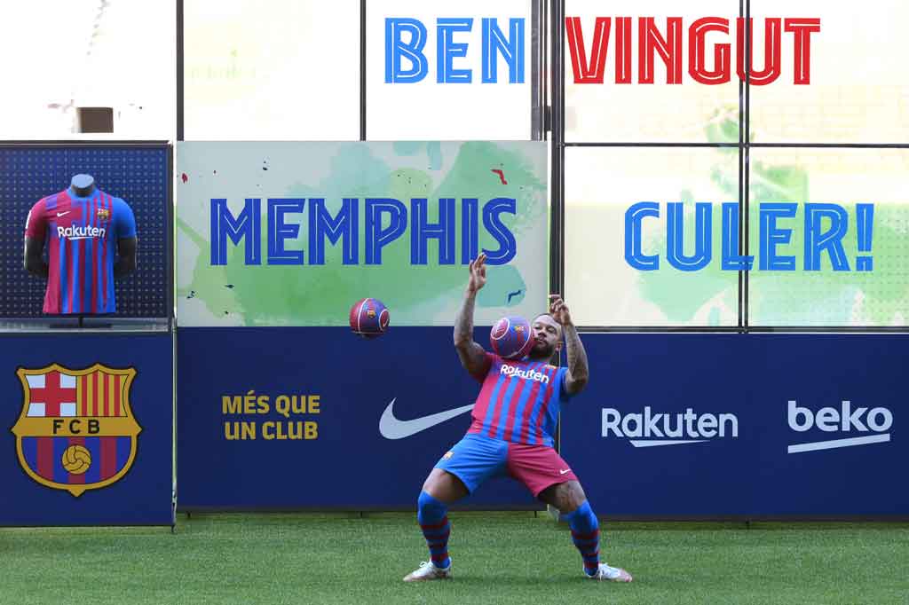 Pemain kelahiran Moordrecht, 13 Februari 1994 tersebut diikat kontrak selama dua tahun oleh Blaugrana. Dia menjadi pemain keempat yang direkrut Barca setelah Eric Garcia, Sergio Aguero, dan Emerson Royal.