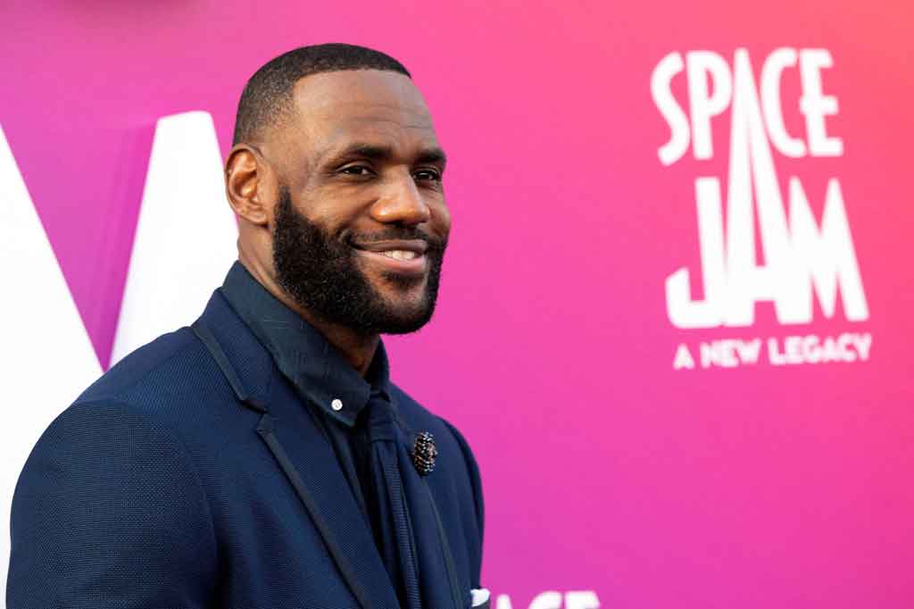 Megabintang NBA LeBron James telah bergabung dalam klub para miliarder se-jagat, demikian dilaporkan Sportico, Kamis, 22 Juli 2021 waktu setempat.