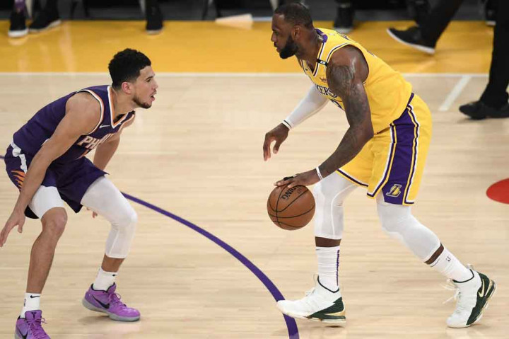 Sementara atlet lain yang juga berpenghasilan USD1 miliar pada saat masih aktif adalah pegolf Tiger Woods, petinju Floyd Mayweather, bintang tenis Roger Federer, serta dua mega bintang sepak bola Cristiano Ronaldo dan Lionel Messi.