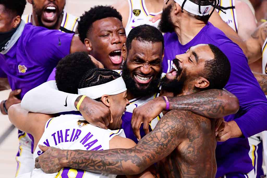 Sebagai pebasket 17 kali All-Star, empat kali MVP, dan empat kali juara NBA, James rata-rata mencetak 25,0 poin, 7,8 assist, serta 7,7 rebound di musim ketiganya bersama Los Angeles Lakers pada 2020-21. Dalam daftar NBA sepanjang masa, James menempati urutan ketiga dalam raihan poin (35.367) dan kedelapan dalam assist (9.696) selama 18 musim. 