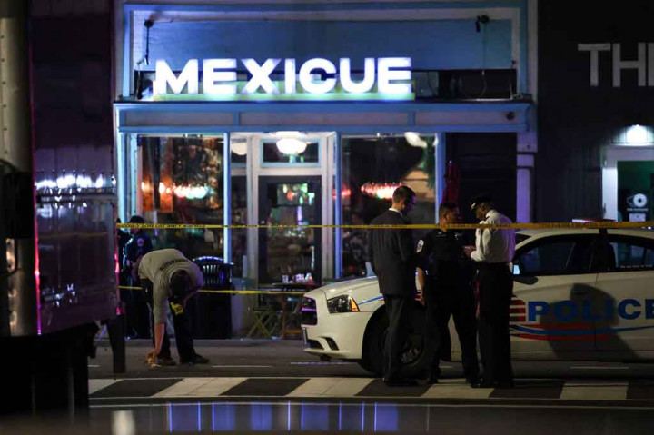 Saksi mata lainnya mengatakan bahwa pria bersenjata kemudian melarikan diri dengan mobil sedan hitam setelah melepaskan tembakan ke arah Restoran Mexicue, sebuah restoran Meksiko di 14th Street NW.