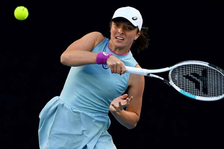 Iga Swiatek mencuri perhatian pada 2020. Dia memikat penonton dengan sikap tenang dan permainan agresif di semua lapangan dalam perjalanannya memenangkan French Open pada usia 19 tahun. Ia merupakan pemain termuda yang menjuarai Roland Garros setelah Monica Seles pada 1992.