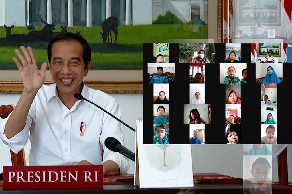 Menjawab hal tersebut, Presiden menjelaskan bahwa sebelumnya pemerintah telah merencanakan untuk membuka sekolah tatap muka pada bulan Juli 2021 ini. Namun, karena jumlah kasus aktif covid-19 melonjak naik, rencana tersebut terpaksa ditunda sambil menunggu situasi. “Kalau pandemi virus korona ini sudah membaik, sudah turun (jumlah kasus aktifnya), nah, kita akan buka belajar tatap-muka. Begitu,” jawab Presiden.