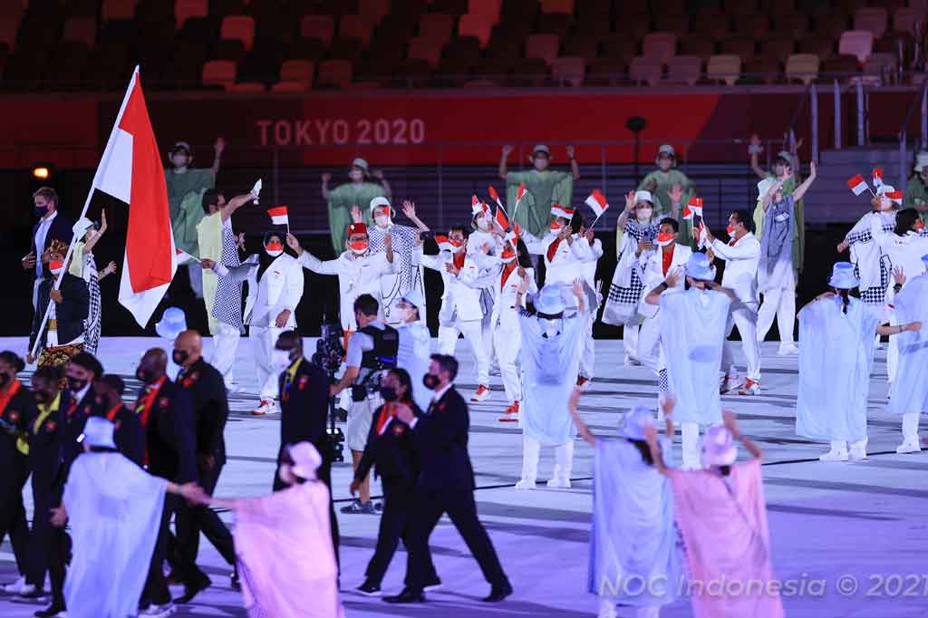 Kontingen Indonesia tampil gagah dalam upacara pembukaan Olimpiade Tokyo di Stadion Nasional Jepang, Jumat, 23 Juli 2021 malam.