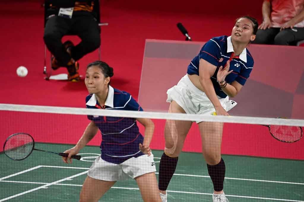 Pada laga penyisihan pertama Grup A yang digelar di Lapangan 2 Musashino Forest Sport Plaza, Tokyo, Jepang pada Sabtu, 24 Juli 2021, Greysia/Apriyani menang straight gim atas Kuan/Yean dengan skor 21-14, 21-17 dalam waktu 45 menit.