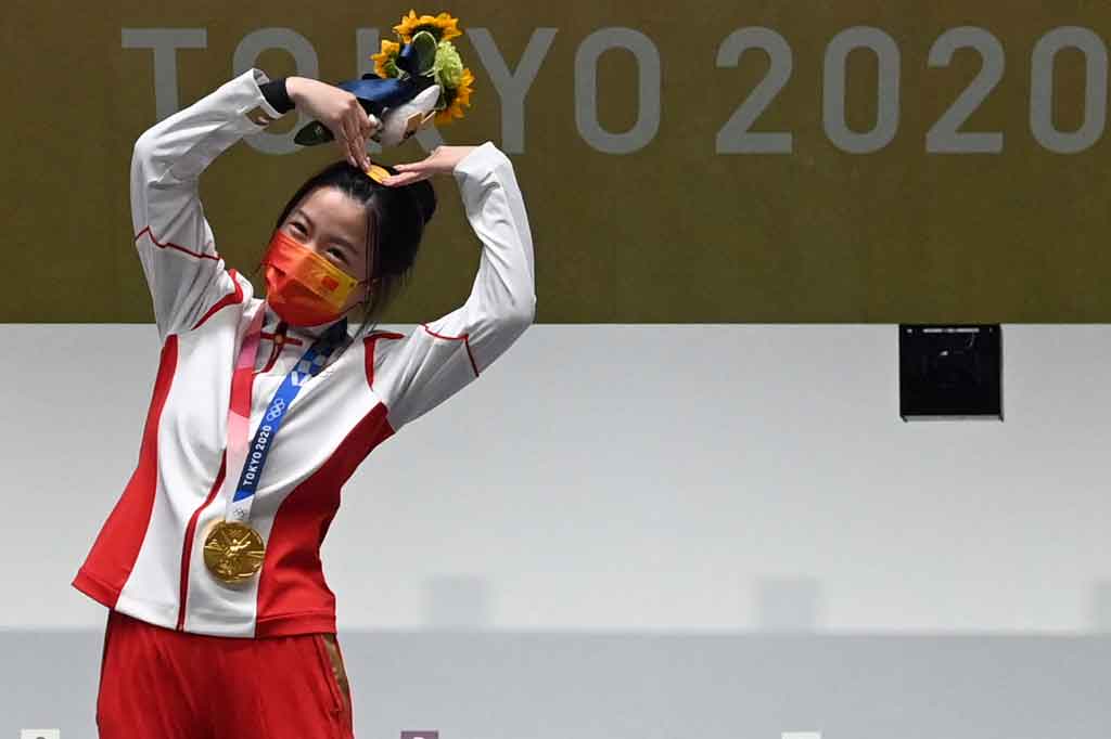 Yang Qian menjadi peraih emas pertama Olimpiade Tokyo 2020, setelah mencatatkan 251,8 poin, sekaligus mengamankan emas pertama bagi tim Negeri Tirai Bambu itu.