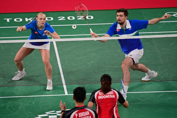 Bertanding di Lapangan 3 Musashino Forest Sport Plaza, Minggu, 25 Juli 2021 siang WIB, Praveen/Melati menang dua gim langsung atas Mathias/Alexandra.