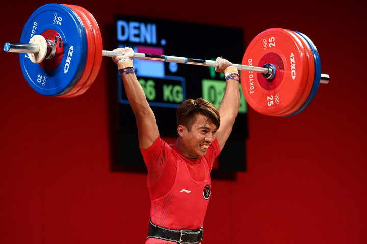 Deni belum berhasil untuk menambah raihan medali untuk Indonesia di Olimpiade Tokyo 2020. Lifter 32 tahun itu kalah bersaing di nomor 67 kg putra.