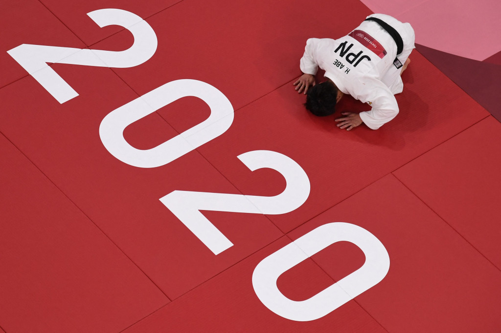 Hifumi turun di kelas 66kg putra, sementara adiknya, Uta, bertanding pada nomor 52kg putri.