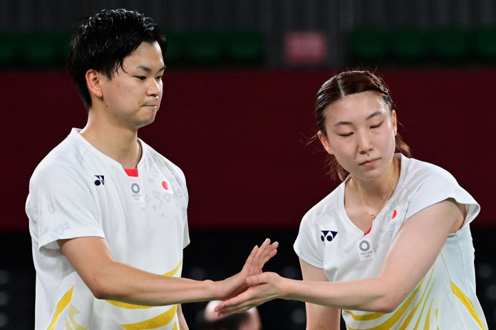 Pasangan Indonesia tersebut harus mengakui keunggulan wakil Jepang Yuta Watanabe/Arisa Higashino dua gim langsung dalam waktu 32 menit.