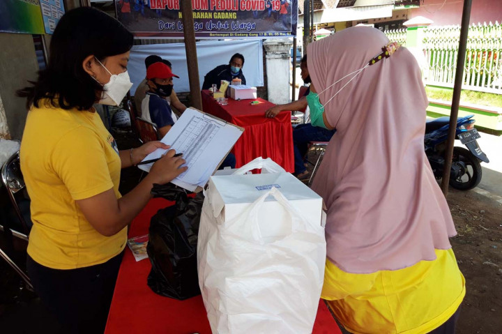 Sejauh ini, keberadaan dapur umum inisiatif warga ini sudah memberikan manfaat luas. Kepedulian tinggi masyarakat berimbas positif membuat warga yang terpapar covid-19 lebih terbuka dari semula enggan memberitahukan bila sedang isoman.