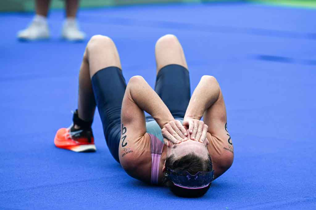 Dalam leg lari yang tertunda 15 menit karena kondisi licin menyusul hujan deras semalaman, Duffy mengambil alih kendali di bagian lap terakhir. Dia telah membuka keunggulan hampir satu menit setelah putaran pertama dari empat lap dan tidak pernah di bawah ancaman sejak saat itu.