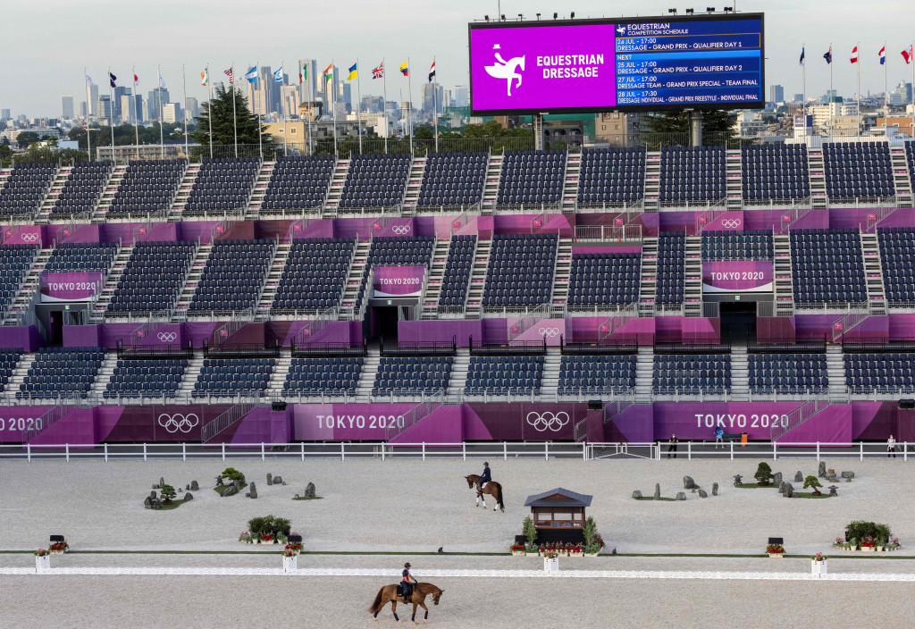 Dengan tak ada penonton membuat perhelatan olympiade terasa sepi tanpa adanya kemeriahan dan sorak sorai penonton.