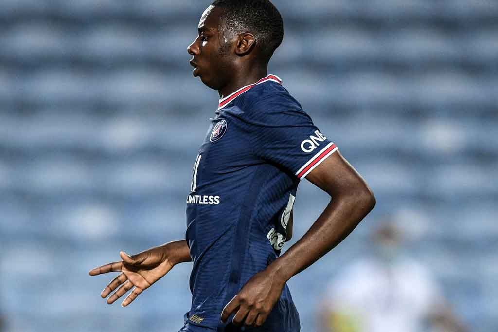 Dalam 30 menit terakhir Mauricio Pochettino melakukan enam pergantian pemain dan PSG akhirnya mampu memetik hasil imbang setelah Kenny Nagera menyambar bola muntah hasil penyelamatan tak sempurna kiper Bono, demikian catatan laman resmi PSG.