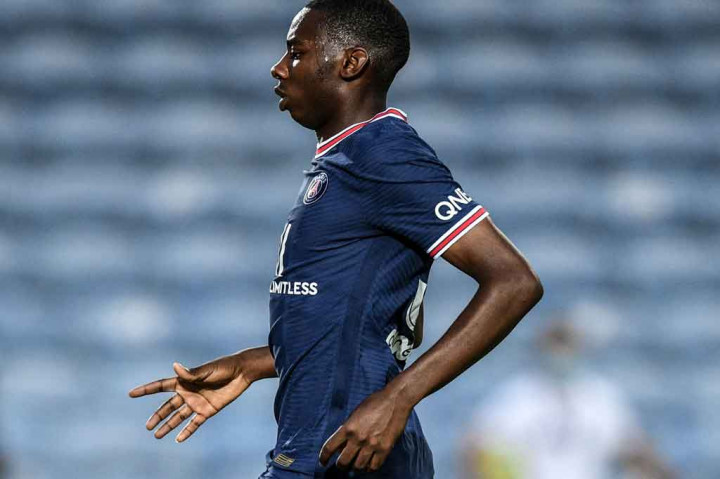 Dalam 30 menit terakhir Mauricio Pochettino melakukan enam pergantian pemain dan PSG akhirnya mampu memetik hasil imbang setelah Kenny Nagera menyambar bola muntah hasil penyelamatan tak sempurna kiper Bono, demikian catatan laman resmi PSG.