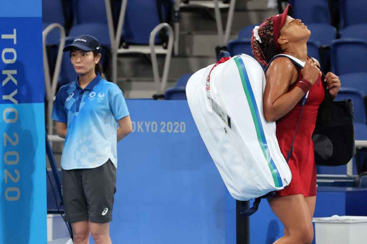 Hasil mengejutkan terjadi di cabang tenis Olimpiade Tokyo 2020. Petenis Jepang Naomi Osaka menderita kekalahan dua gim langsung 1-6, 4-6 dari Marketa Vondrousova di putaran ketiga, Selasa, 27 Juli 2021. 