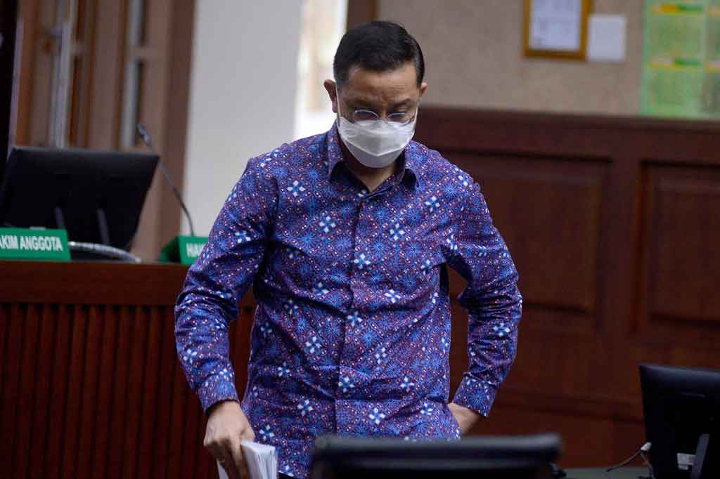 JPU KPK juga meminta agar Juliari juga dijatuhi hukuman untuk membayar uang pengganti.