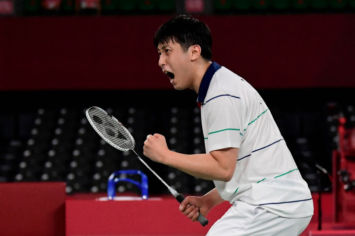 Pada pertandingan terakhir di Grup A, Momota kalah dari atlet badminton Korea Selatan Heo Kwang Heee 15-21, 19-21 di Musashino Forest Sport Plaza, Rabu, 28 Juli 2021.