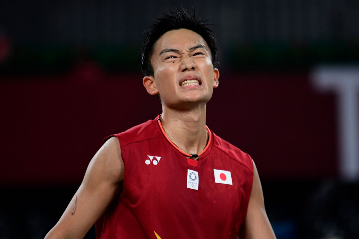 Hasil itu membuat Kento Momota yang merupakan pemain berperingkat satu dunia menelan satu kekalahan dari dua pertandingan dan mengoleksi satu poin.
