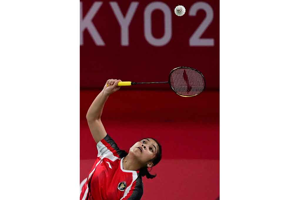 Pada laga 16 besar yang berlangsung di Lapangan 2 Musashino Forest Sport Plaza, Tokyo, Jepang, Kamis, 29 Juli 2021, Gregoria harus mengakui keunggulan Intanon dalam dua gim langsung dengan skor 12-21, 19-21.