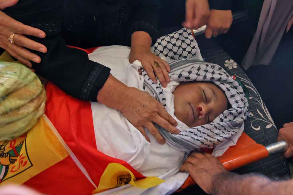 Mohamad al-Alami, 12, meninggal setelah ditembak di dada saat bepergian dengan mobil bersama ayahnya di kota Beit Omar, di barat laut Kota Hebron.