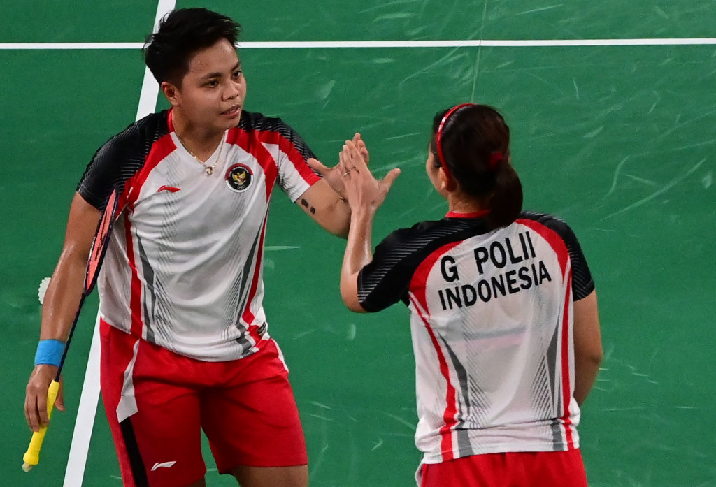 Pasangan ganda putri Greysia Polii/Apriyani Rahayu melaju ke semifinal Olimpiade Tokyo setelah menang atas pasangan Tiongkok, Du Yue/Li Yin Hui pada babak perempat final yang berlangsung di Musashino Forest Sport Plaza, Jepang, Kamis 29 Juli 2021.
