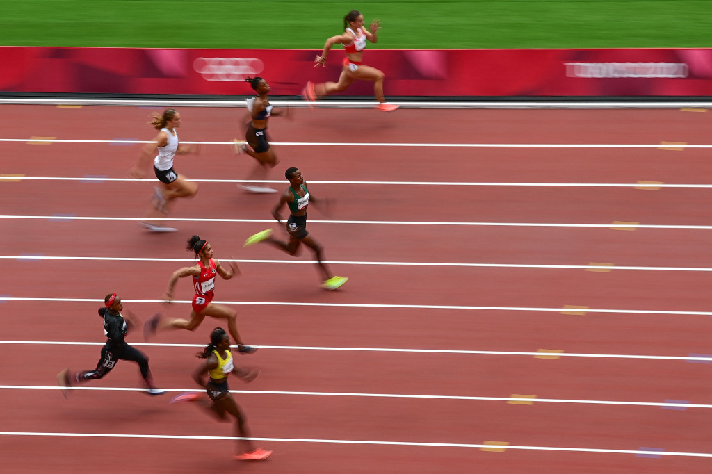 Catatan waktu Alvin (11,89) hanya kalah cepat dari Joella Lloyd (Antigue; 11,55 detik) dan Asimenye Simwaka (Malawi; 11,76 detik).