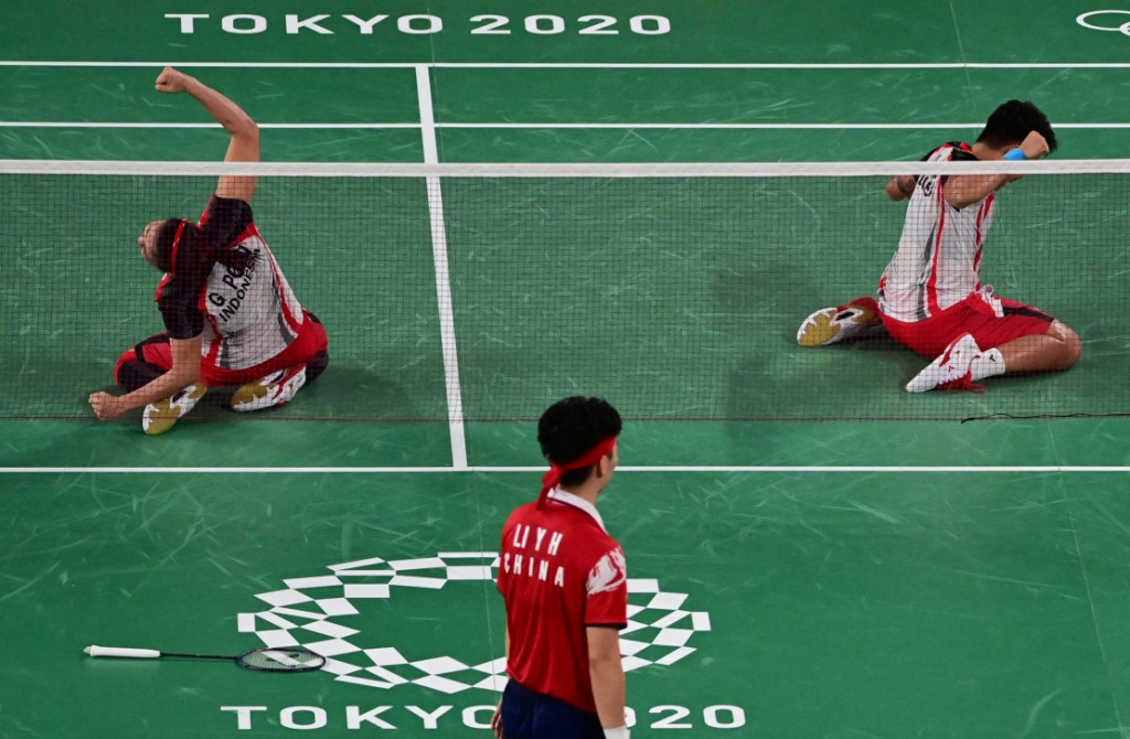 Pasangan ganda putri Greysia Polii/Apriyani Rahayu melaju ke semifinal Olimpiade Tokyo setelah menang atas pasangan Tiongkok, Du Yue/Li Yin Hui pada babak perempat final yang berlangsung di Musashino Forest Sport Plaza, Jepang, Kamis 29 Juli 2021.