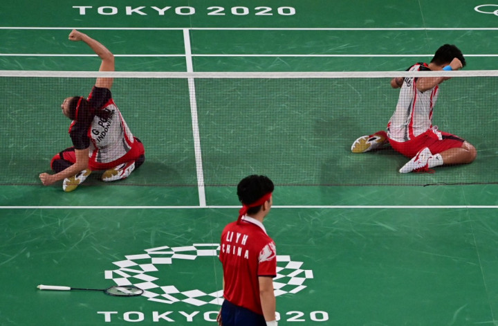 Pasangan ganda putri Greysia Polii/Apriyani Rahayu melaju ke semifinal Olimpiade Tokyo setelah menang atas pasangan Tiongkok, Du Yue/Li Yin Hui pada babak perempat final yang berlangsung di Musashino Forest Sport Plaza, Jepang, Kamis 29 Juli 2021.