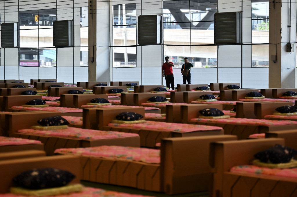 Hal ini dilakukan saat Thailand menghadapi lonjakan kasus korona.