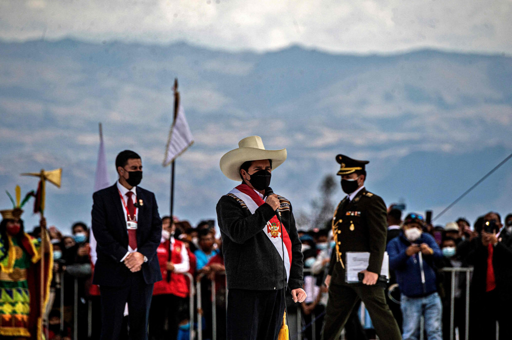 Castillo merupakan presiden pertama Peru yang berasal dari kalangan petani. Dalam pemilu lalu, Castillo mengalahkan Keiko Fujimori, putri tertua dari mantan diktator Peru, Alberto Fujimori.