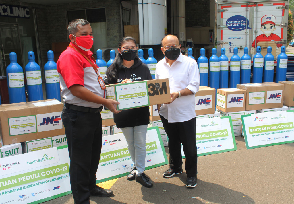 Bantuan dari Pertamina Retail itu akan disalurkan ke enam rumah sakit di Jakarta, Yogyakarta, Jawa Tengah dan Jawa Timur.