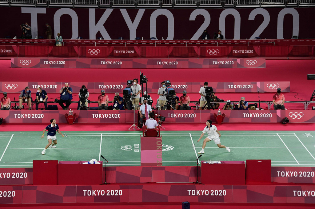 Pada gim pertama, Cordon tampil dominan dan berhasil unggul 21-13. Laju anak asuh dari pelatih asal Indonesia, Khadafi, itu tidak terbendung di gim kedua dan berhasil mengakhiri duel dengan skor 21-18.