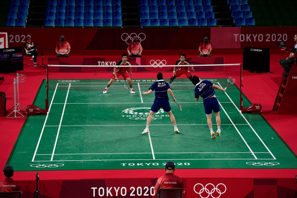 Bertanding melawan pasangan Malaysia Chia Aaron/Son Wooi Yik, di Musashino Forest Plaza, Sabtu, 31 Juli 2021, Ahsan/Hendra kalah dengan rubber game, 21-17, 17-21 dan 14-21, pada pertandingan perebutan medali perunggu badminton Olimpiade Tokyo 2020.