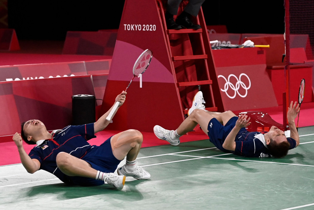 Usai interval gim ketiga, pasangan Malaysia masih memimpin permainan dan mampu memperlebar jarak hingga empat sampai lima poin dengan The Daddies.