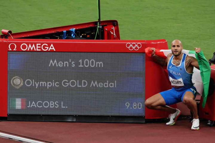 Marcell Jacobs finis di posisi pertama dengan catatan waktu 9,80 detik di Olympic Stadium Tokyo, Minggu, 1 Agustus 2021.