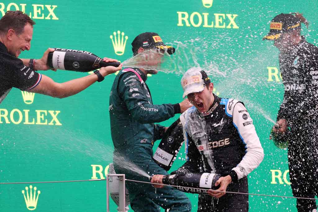 Keputusan diskualifikasi itu berarti pebalap tim Mercedes Lewis Hamilton mewarisi posisi runner-up, dan pembalap Ferrari Carlos Sainz berhak atas finis podium di tempat ketiga.
