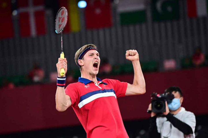 Tunggal putra Denmark Viktor Axelsen melaju ke final Olimpiade Tokyo 2020 usai mengalahkan pebulutangkis Guatemala Kevin Cordon di babak semifinal, Minggu, 1 Agustus 2021.