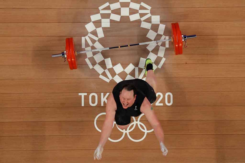 Perintis angkat besi transgender Laurel Hubbard tersingkir dari final Olimpiade Tokyo  setelah gagal dalam ketiga upaya angkatnya di kelas +87kg, Senin, 2 Agustus 2021.