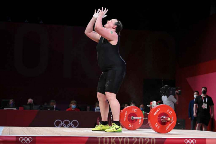 Hubbard sebelumnya turun di kelas putra sebelum memutuskan berganti kelamin menjadi perempuan pada 2013 lalu. Di Tokyo, dia bertanding di kelas +87kg putri.