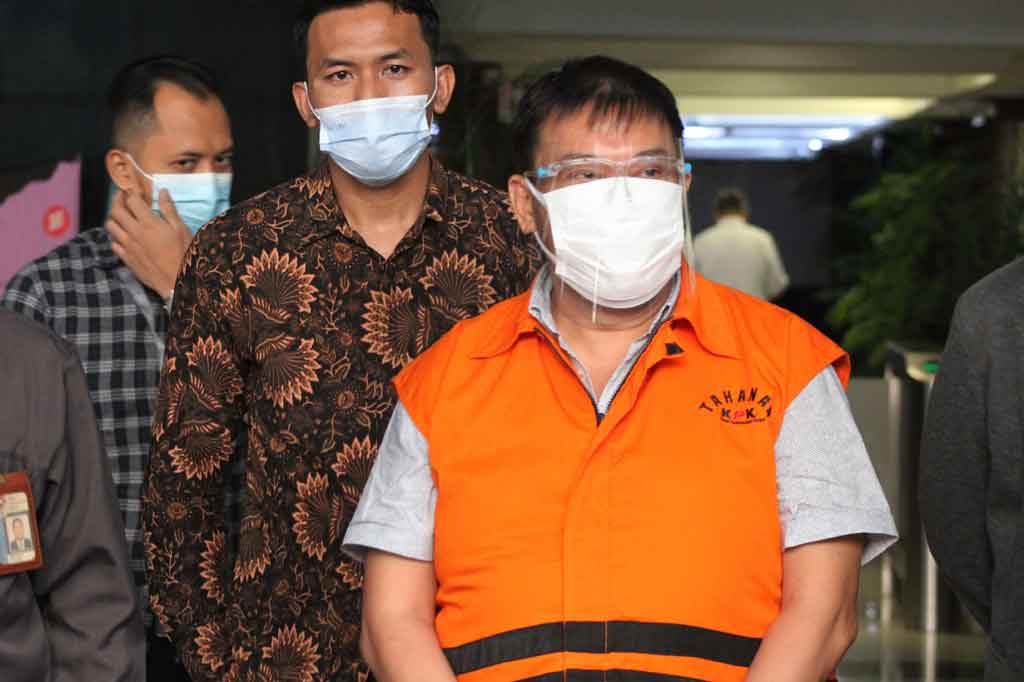 “Untuk kepentingan proses penyidikan, tim penyidik melakukan upaya paksa penahanan pada tersangka RHI (Rudi Hartono Iskandar),” kata Ketua KPK Firli Bahuri dalam konferensi pers, Senin, 2 Agustus 2021.