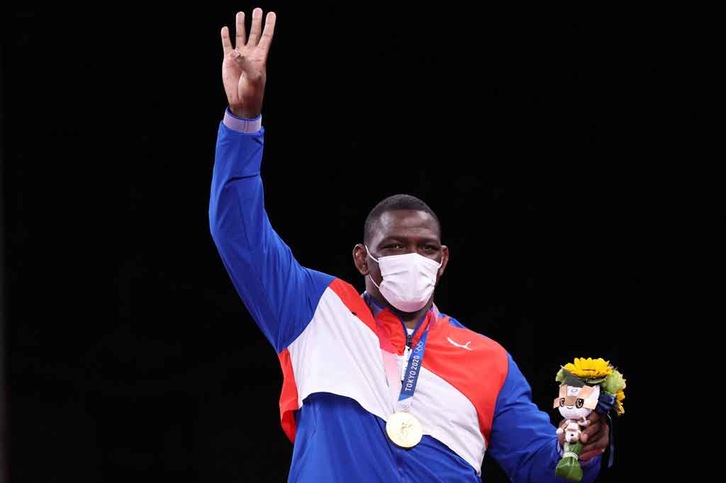 Sebelumnya, hanya pegulat putri Jepang Kaori Icho yang bisa memenangkan empat medali emas dari empat Olimpiade, yakni Athena 2004, Beijing 2008, London 2012, dan Rio de Janeiro 2016.