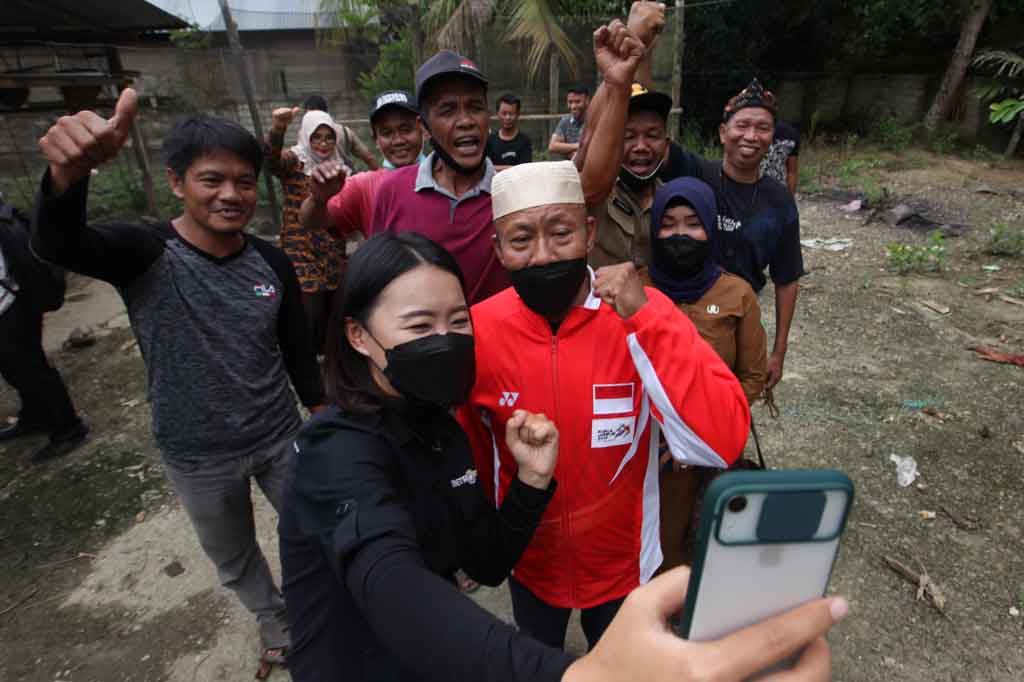 Apriyani bersama pasangannya Greysia Polii berhasil merebut medali emas nomor ganda putri Olimpiade 2020 Tokyo setelah menang dua gim langsung atas pasangan Tiongkok Chen Qing Chen/Jia Yi Fan dengan angka 21-19, 21-15.