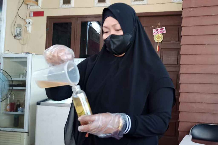 Setelah sembuh dari covid-19, mulai awal Juli, Kirana, sapaan akrab Rizky Mailan Sari, membagi-bagikan minuman kesehatan secara gratis kepada masyarakat, khususnya warga yang sedang melakukan isolasi mandiri (isoman) karena terpapar oleh covid-19. Tujuannya, lanjutnya, tentu membantu menaikkan daya tahan tubuh masyarakat. 